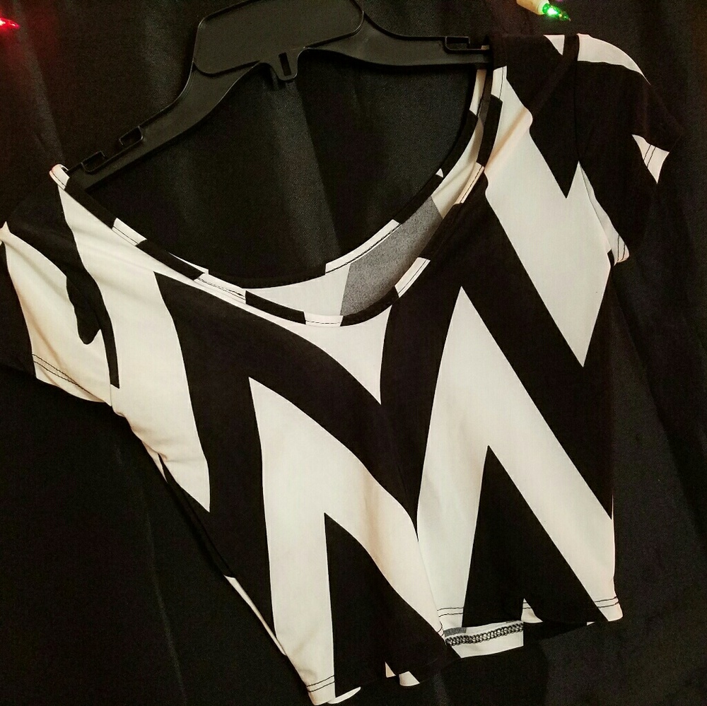 Shoulder length crop top